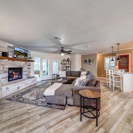 Charming Pet Friendly 4 Bdrm Home Mins To Main St And Wineries เฟรเดอริกส์เบิร์ก ภายนอก รูปภาพ