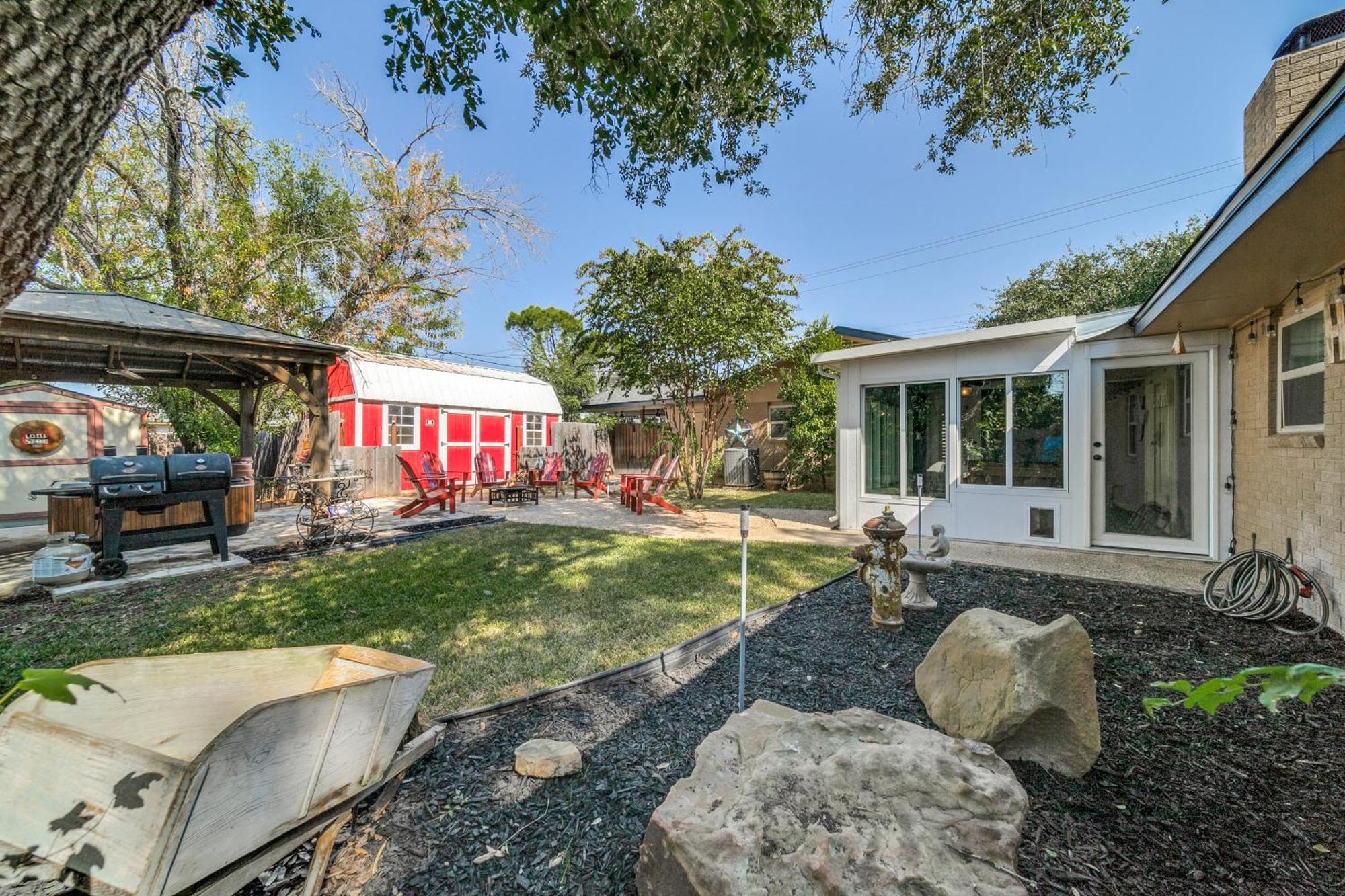 Charming Pet Friendly 4 Bdrm Home Mins To Main St And Wineries เฟรเดอริกส์เบิร์ก ภายนอก รูปภาพ