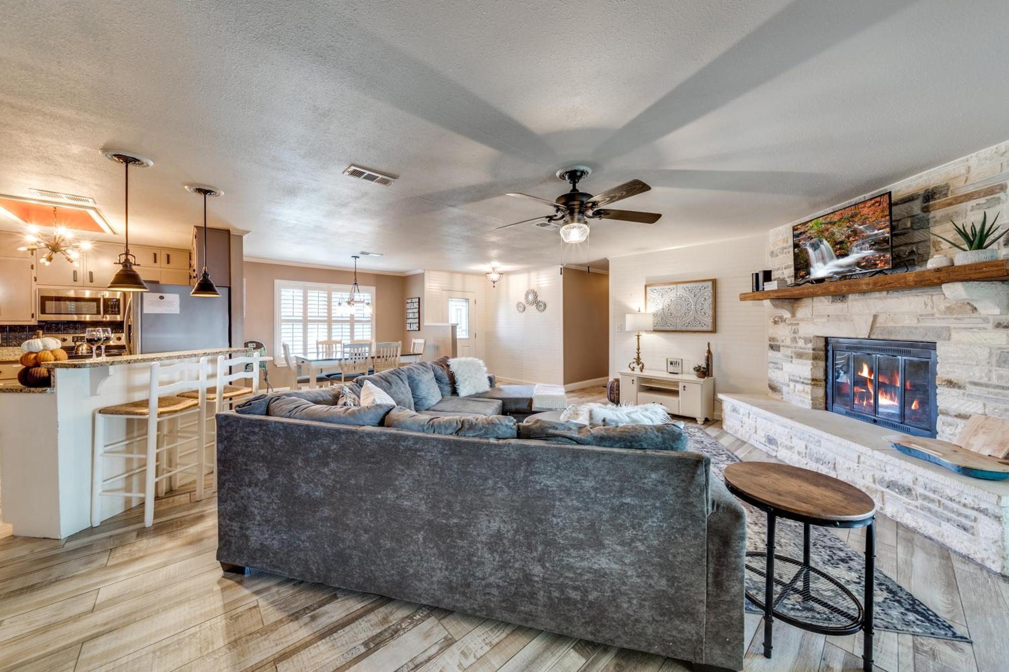Charming Pet Friendly 4 Bdrm Home Mins To Main St And Wineries เฟรเดอริกส์เบิร์ก ภายนอก รูปภาพ
