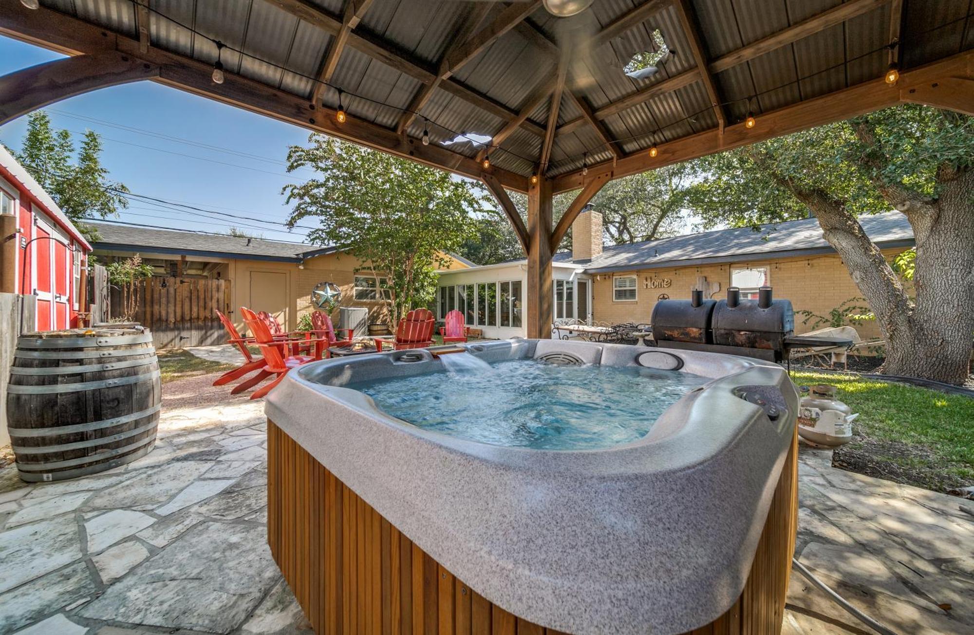 Charming Pet Friendly 4 Bdrm Home Mins To Main St And Wineries เฟรเดอริกส์เบิร์ก ภายนอก รูปภาพ