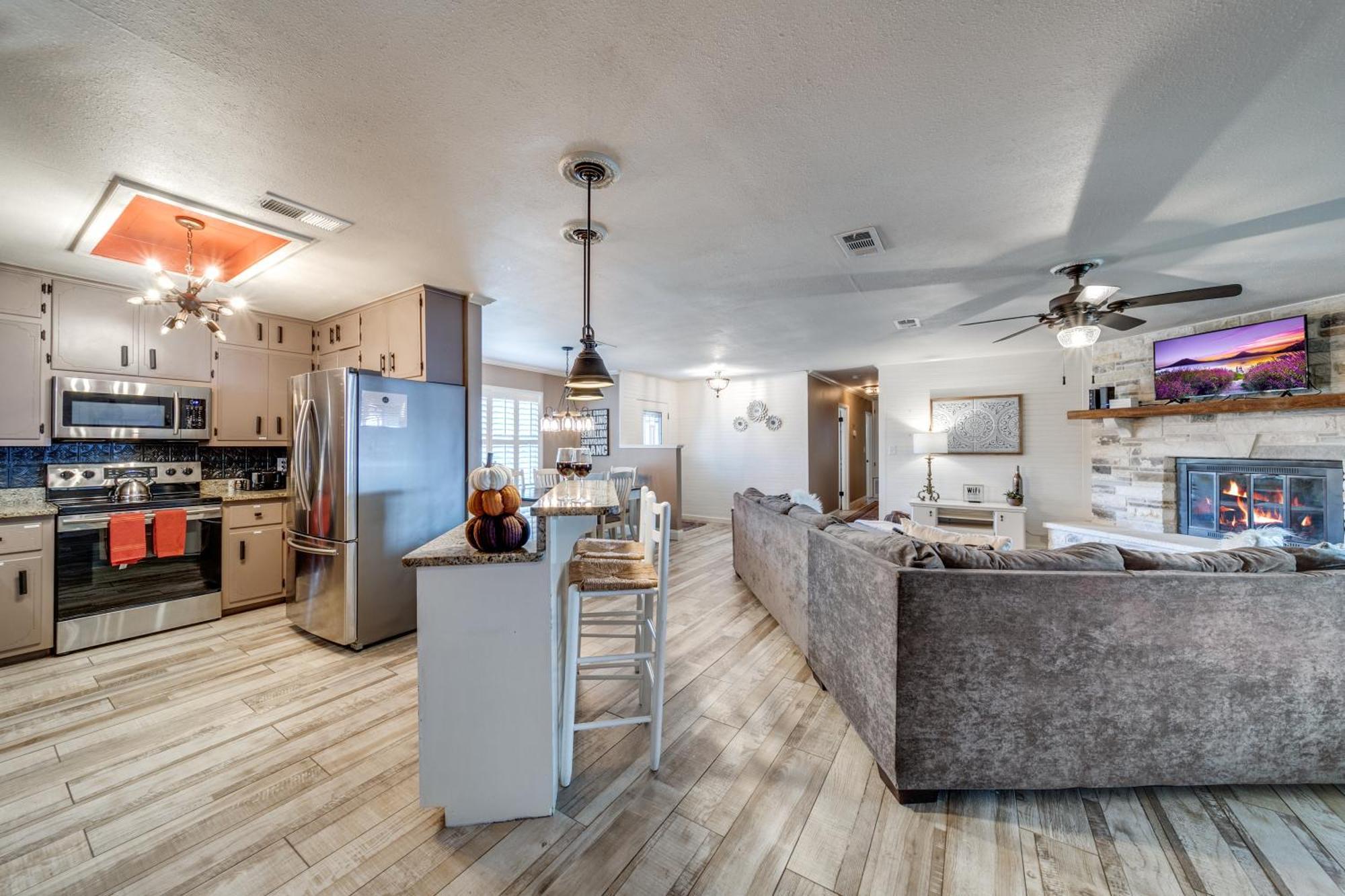 Charming Pet Friendly 4 Bdrm Home Mins To Main St And Wineries เฟรเดอริกส์เบิร์ก ภายนอก รูปภาพ