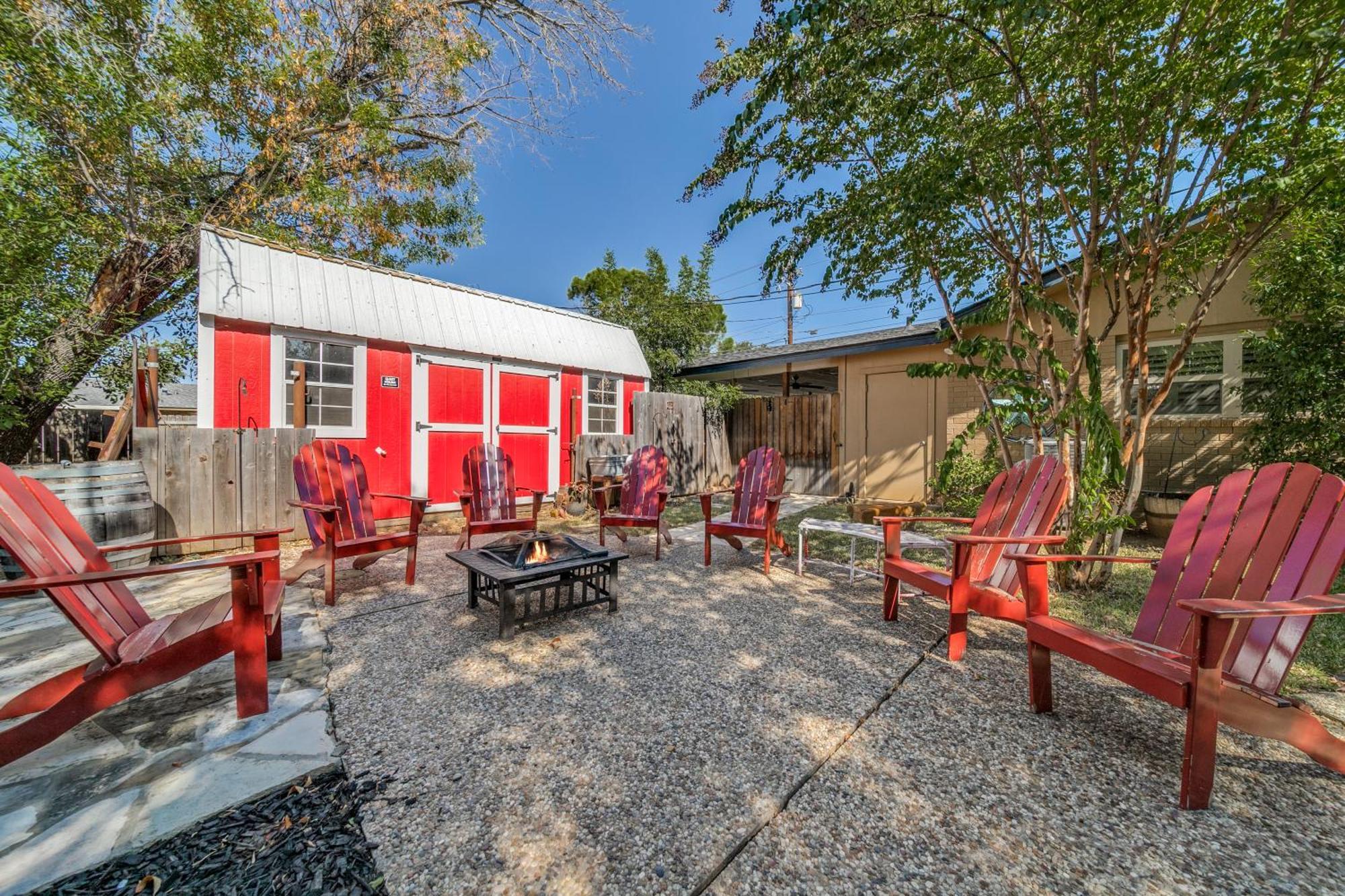Charming Pet Friendly 4 Bdrm Home Mins To Main St And Wineries เฟรเดอริกส์เบิร์ก ภายนอก รูปภาพ