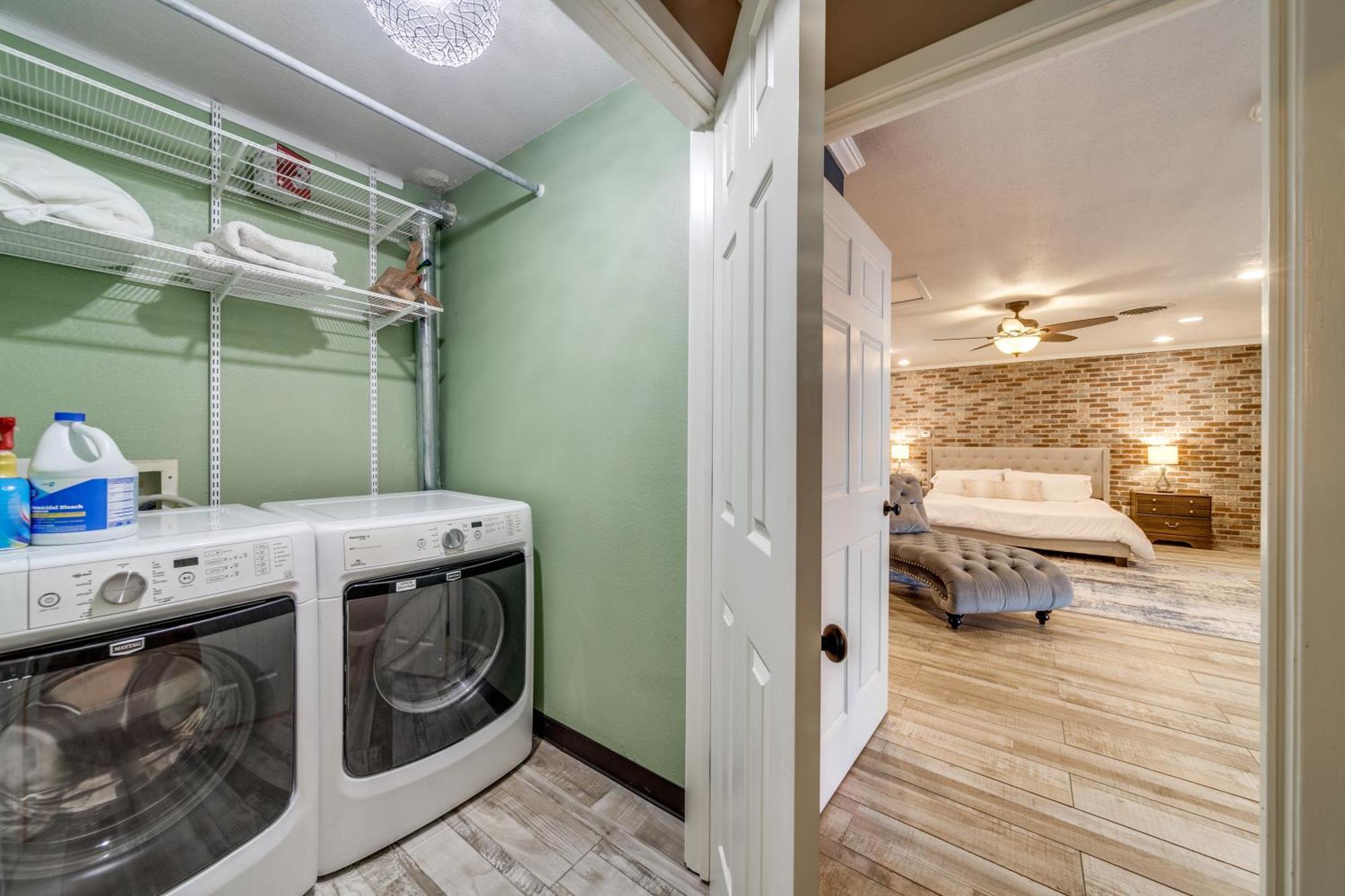 Charming Pet Friendly 4 Bdrm Home Mins To Main St And Wineries เฟรเดอริกส์เบิร์ก ภายนอก รูปภาพ
