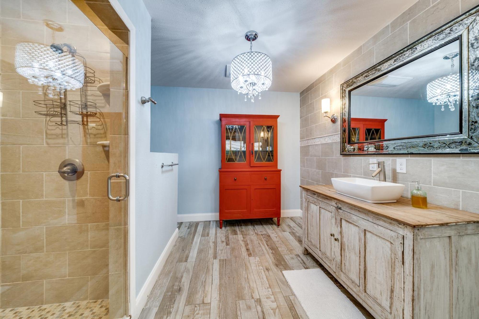 Charming Pet Friendly 4 Bdrm Home Mins To Main St And Wineries เฟรเดอริกส์เบิร์ก ภายนอก รูปภาพ