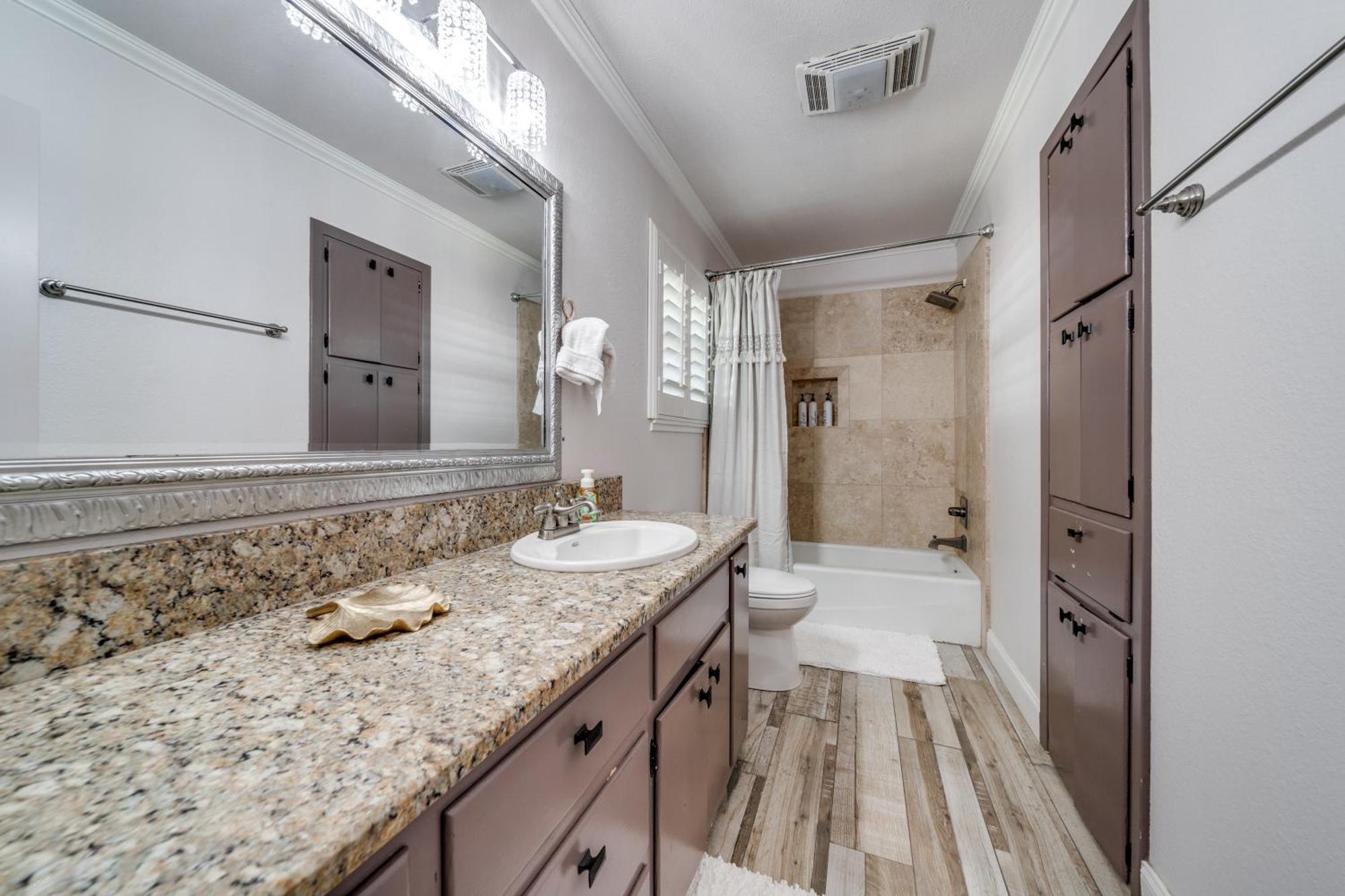 Charming Pet Friendly 4 Bdrm Home Mins To Main St And Wineries เฟรเดอริกส์เบิร์ก ภายนอก รูปภาพ